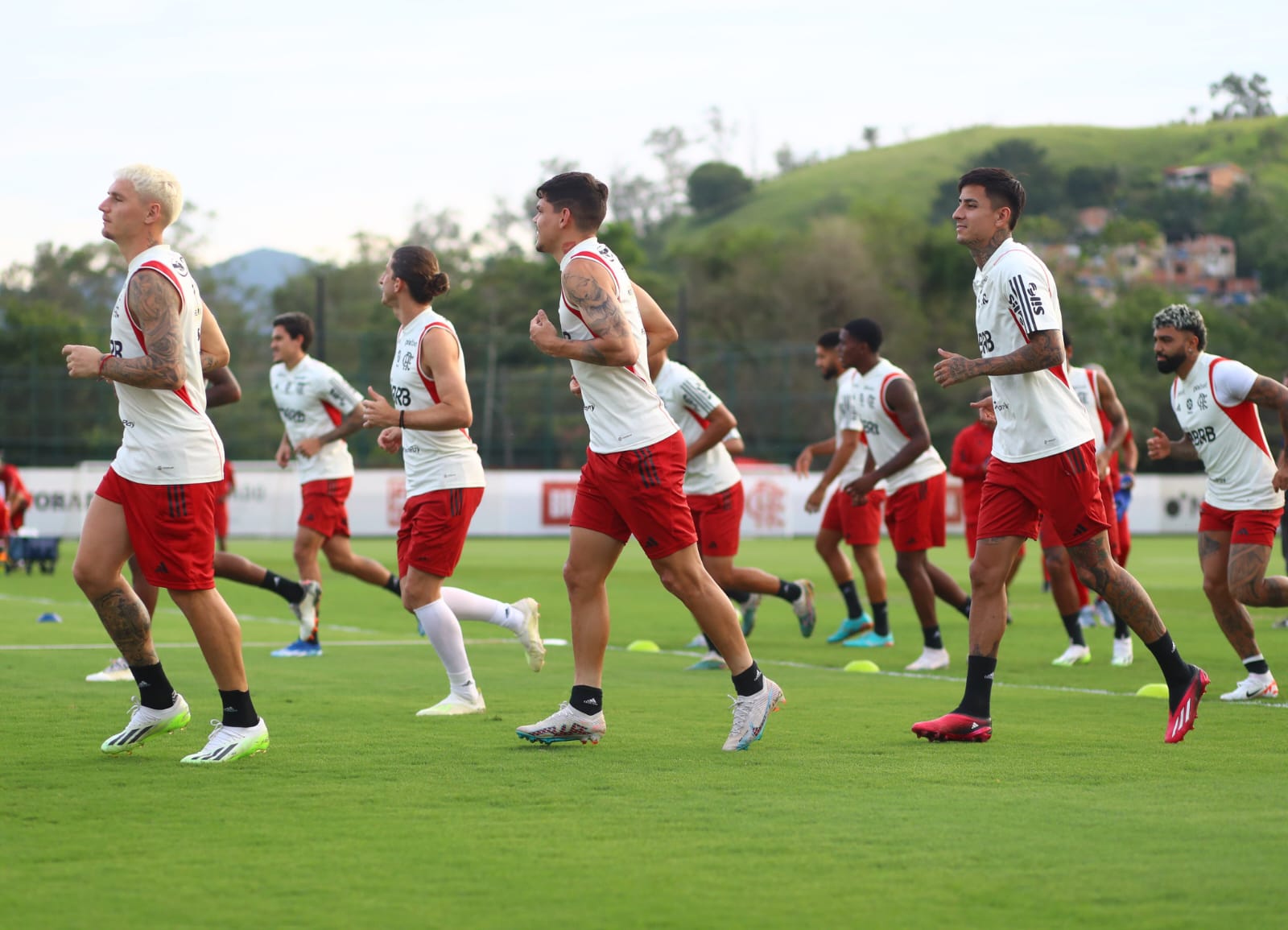 SEM DESCANSO! TÉCNICO TITE COMANDA ATIVIDADES DO ELENCO DO FLAMENGO VISANDO A PRÓXIMA PARTIDA